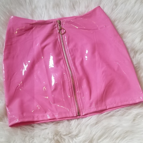 PINK BARBIE STYLED FAUX LATEX SKIRT - Picture 2 of 2
